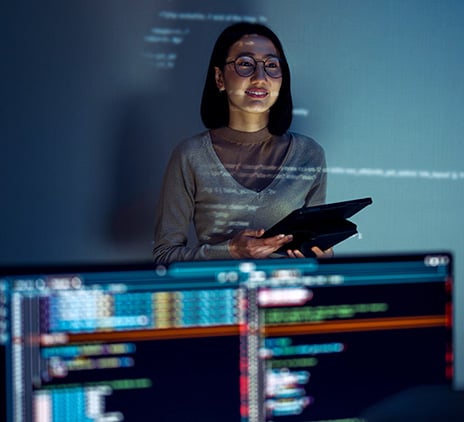 Mujeres en tecnología: un camino hacia el equilibrio de género en roles tecnológicos de alto nivel